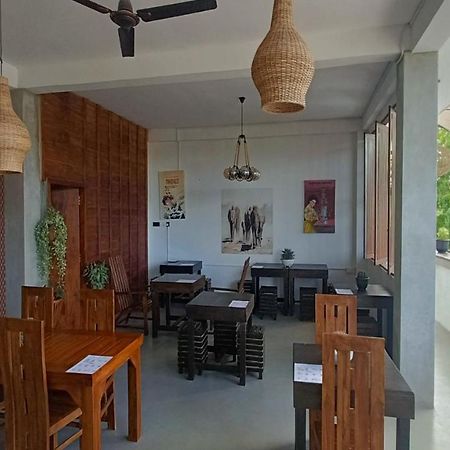 Yasis Surf Lodge Mirissa Eksteriør bilde