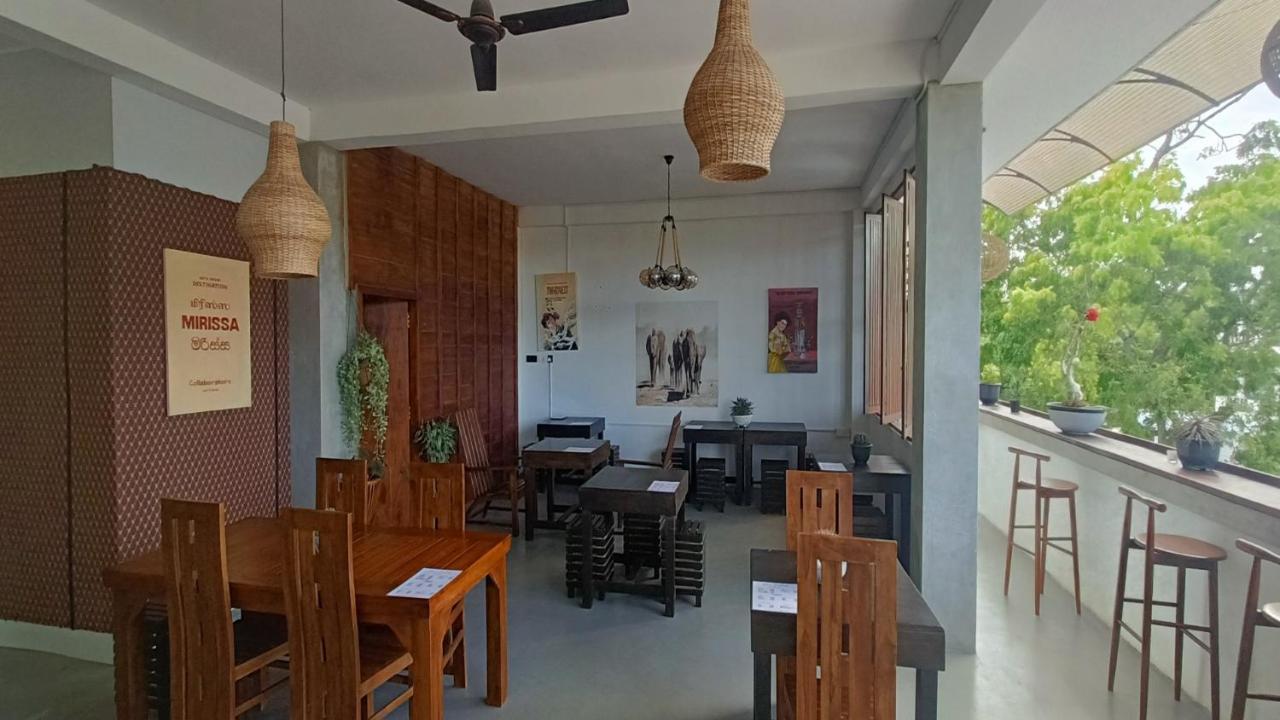 Yasis Surf Lodge Mirissa Eksteriør bilde